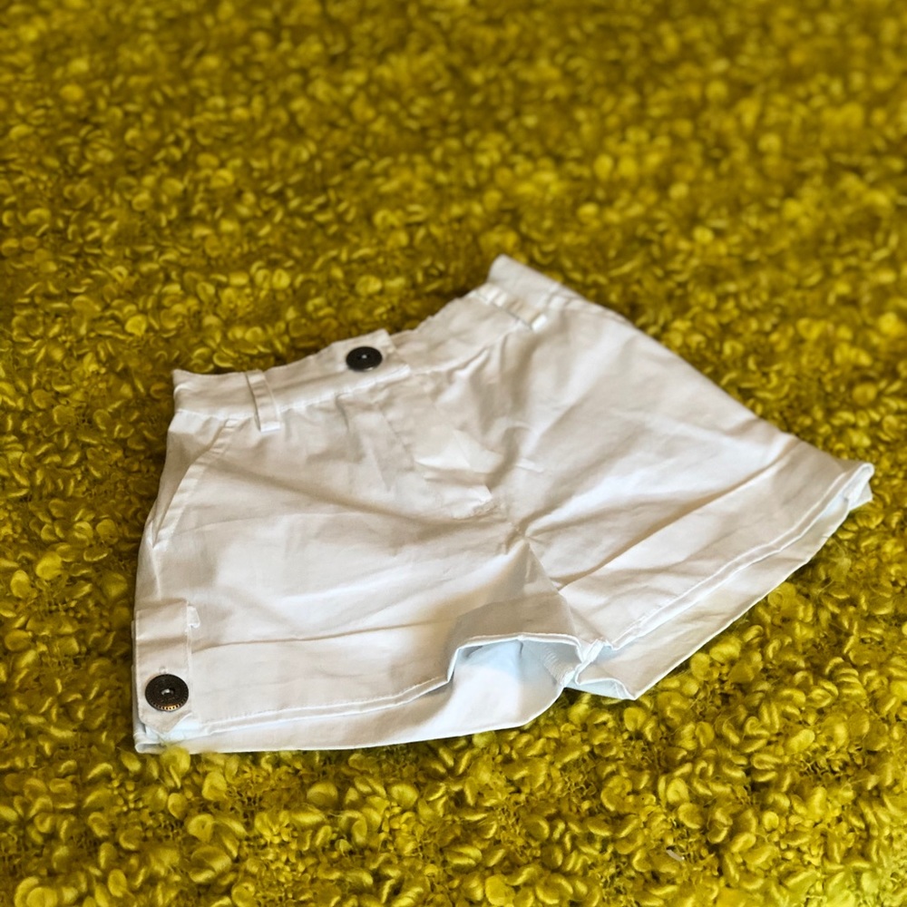 Classic white shorts in great shape